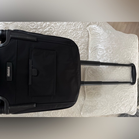 Tumi Voyager Oxford Compact Carry-on. BLACK. Used 5 times like new - Picture 4 of 9